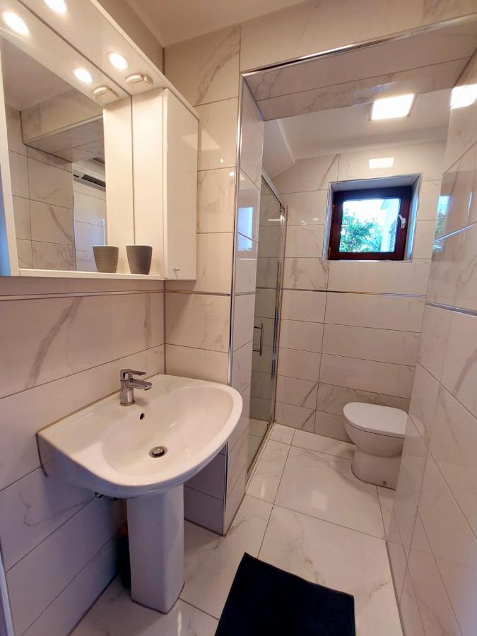 Apartments Z นยีวีเซ ภายนอก รูปภาพ
