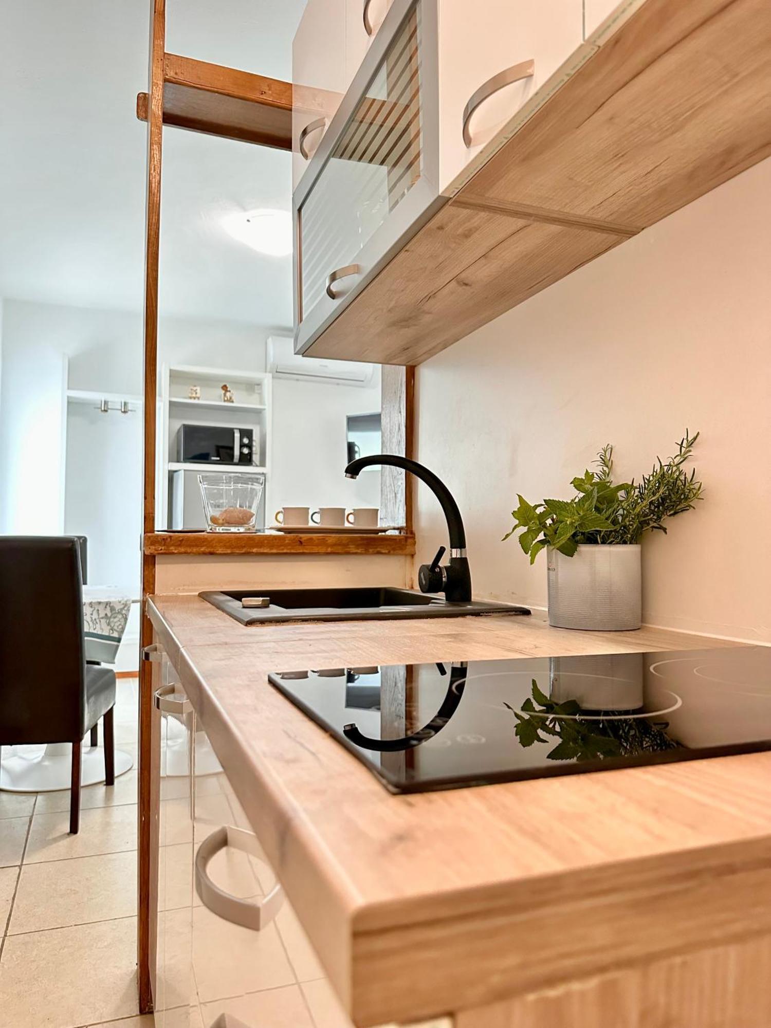 Apartments Z นยีวีเซ ภายนอก รูปภาพ