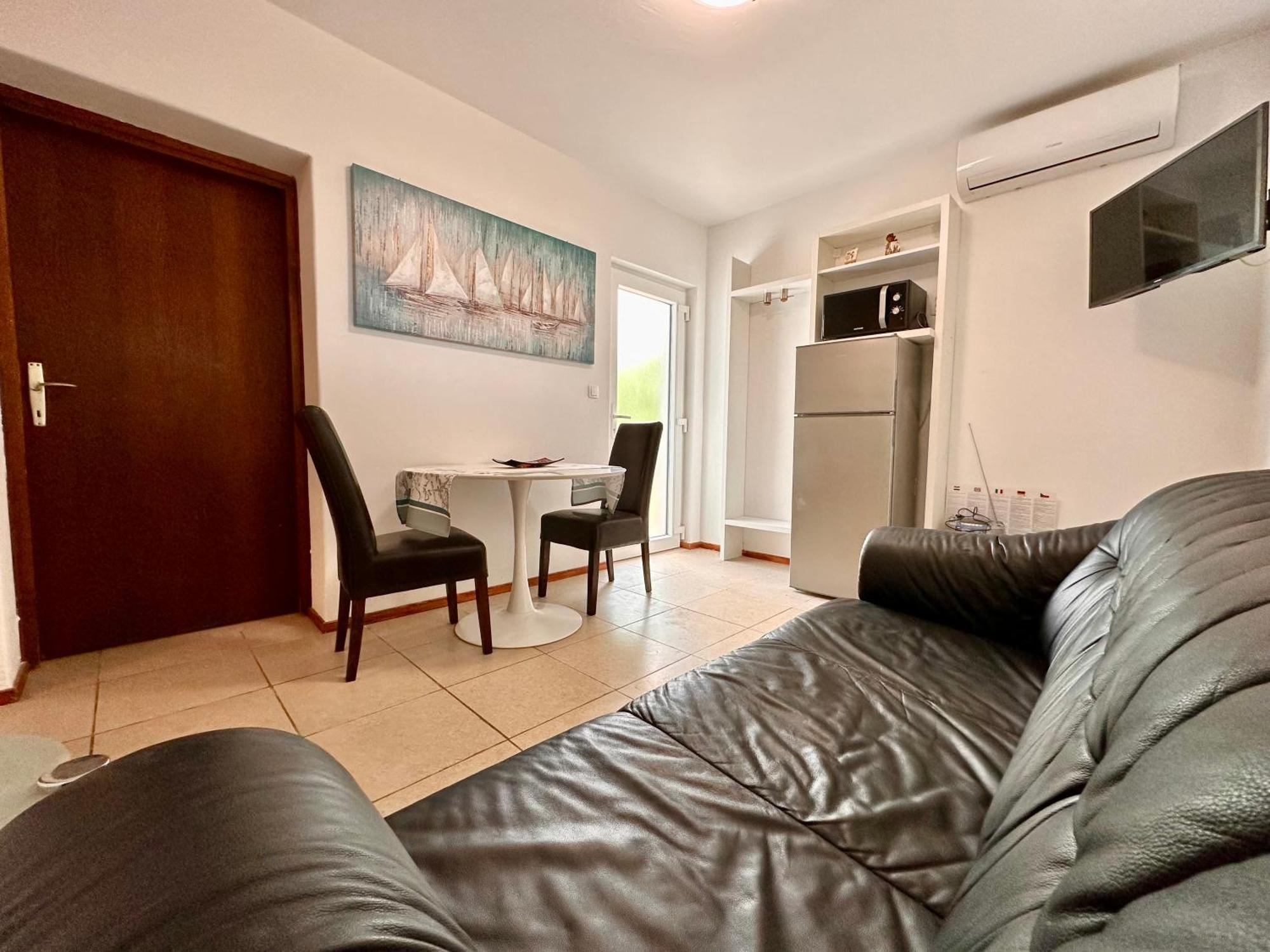 Apartments Z นยีวีเซ ภายนอก รูปภาพ